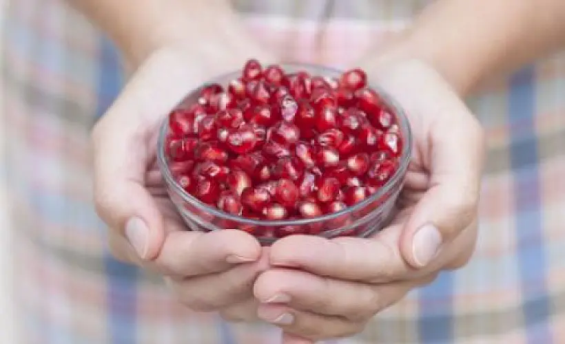 4 Ways Pomegranate Extends Women's Lives