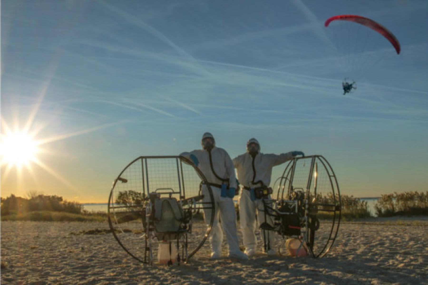 First Ever Collection of "Chemtrail" Samples: 2 Para-Gliders to To Collect Samples ...