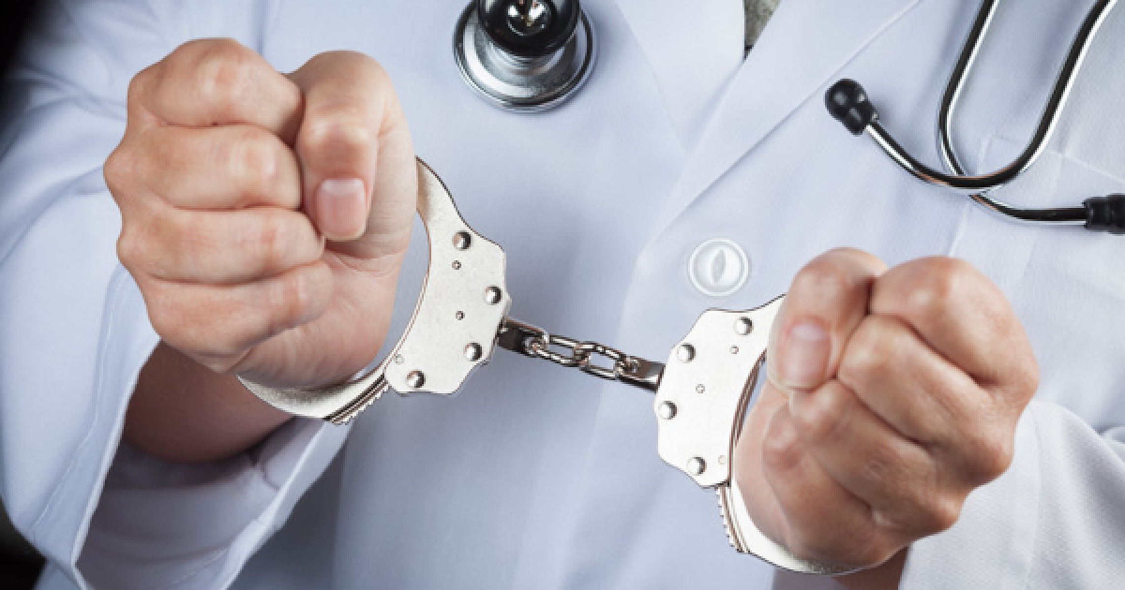 UK Doctors Who Question Vaccines, Lockdowns Could Lose Careers Under New Medical Council Proposals
